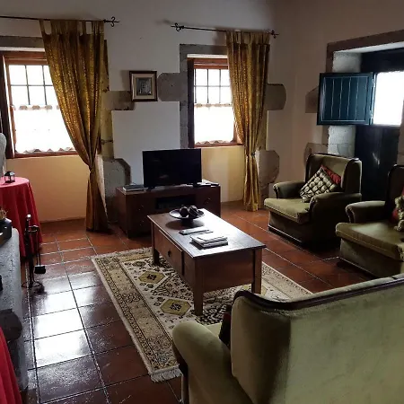 Casa Da Avo بيت للعطل أنغرا دو إِراويزو